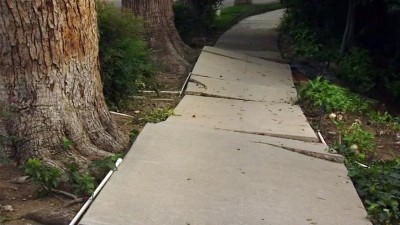 ευθύνη δήμου κακοτεχνία πεζοδρόμιο Δήμος ατύχημα